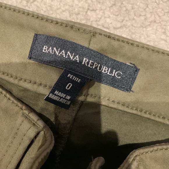 NWOT Banana Republic Pants. Size 0P. - Picture 2 of 3